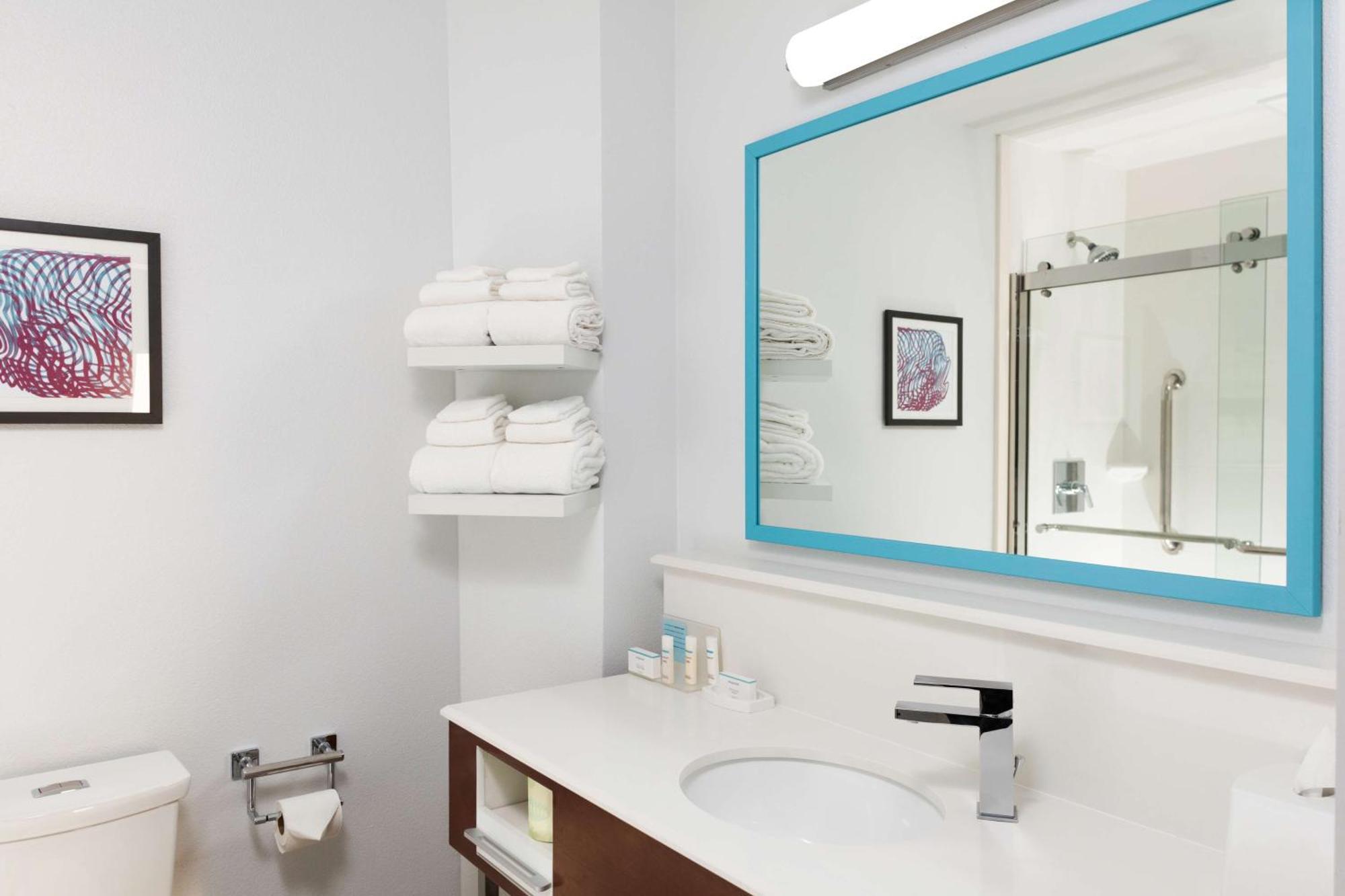 Hampton By Hilton Concord/bow Hotel 3*