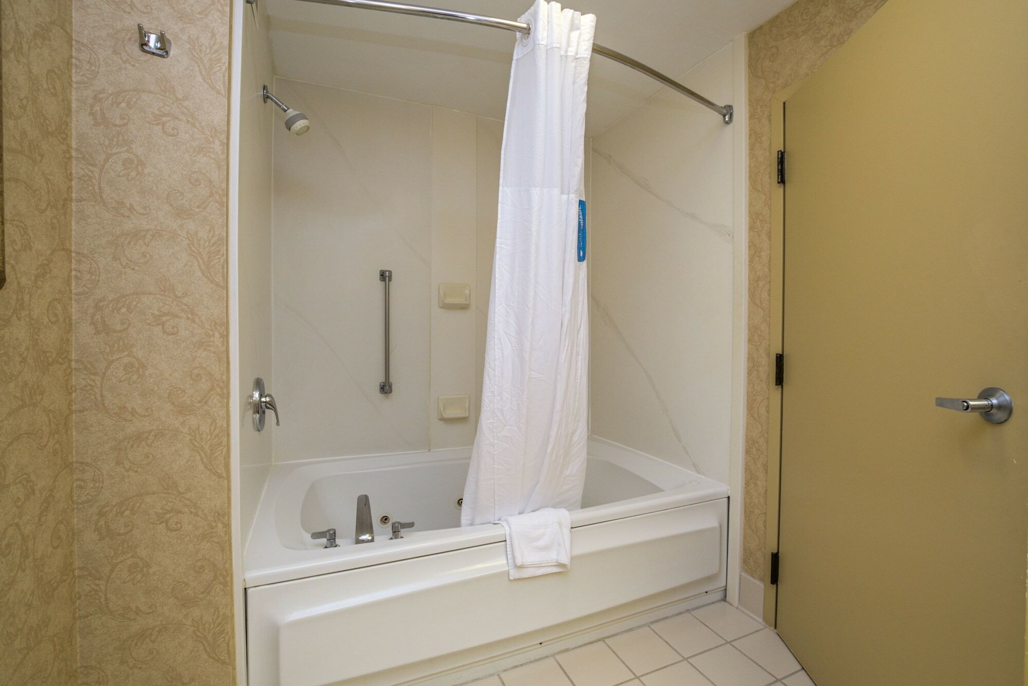 Hampton By Hilton Concord/bow Hotel 3*